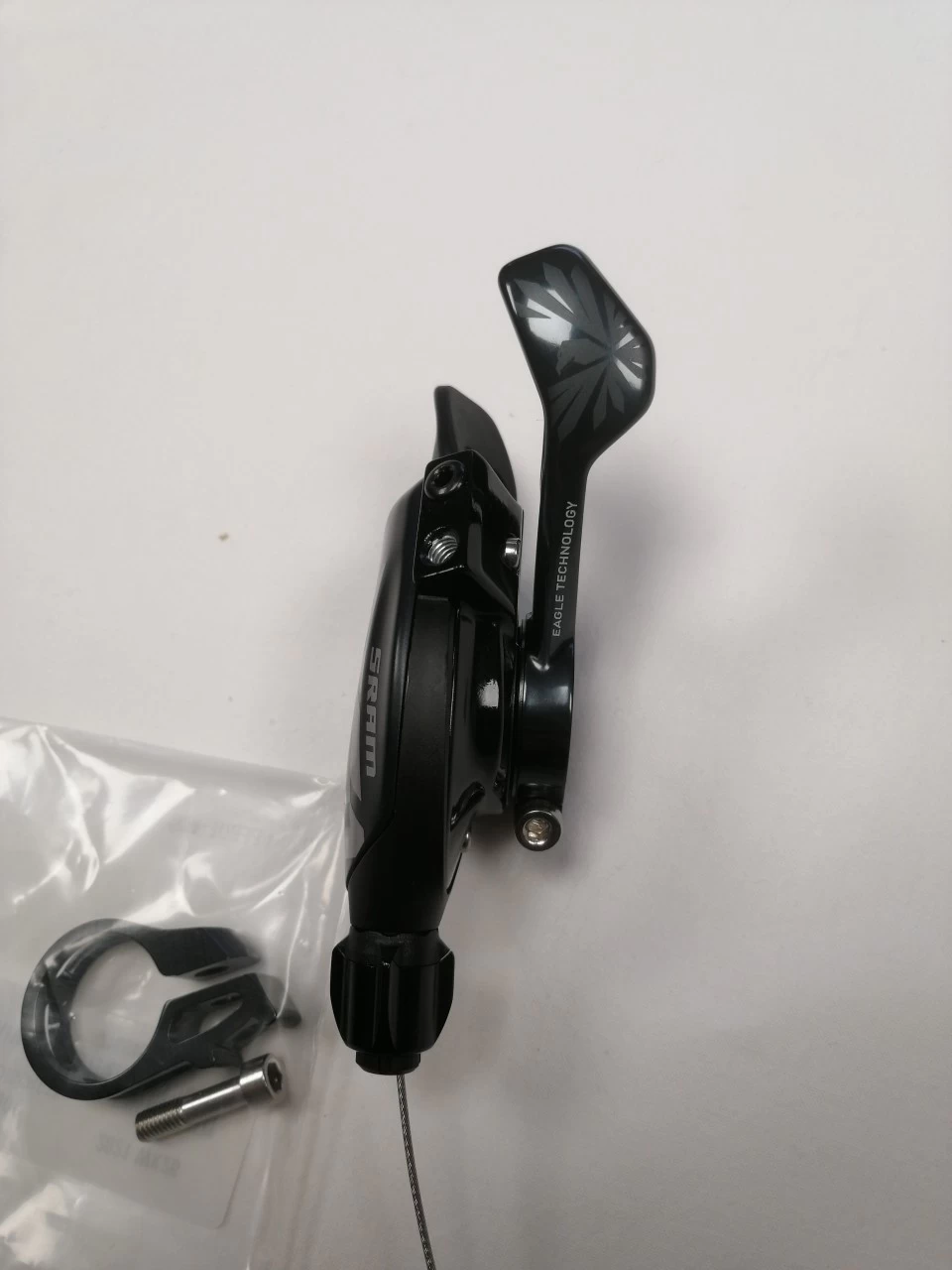 SRAM Daumenschalthebel "X01 Eagle" 12-fach, X-Actuation Technology Lunar 2 SRAM Daumenschalthebel "X01 Eagle" 12-fach, X-Actuation Technology Lunar – Bild 2