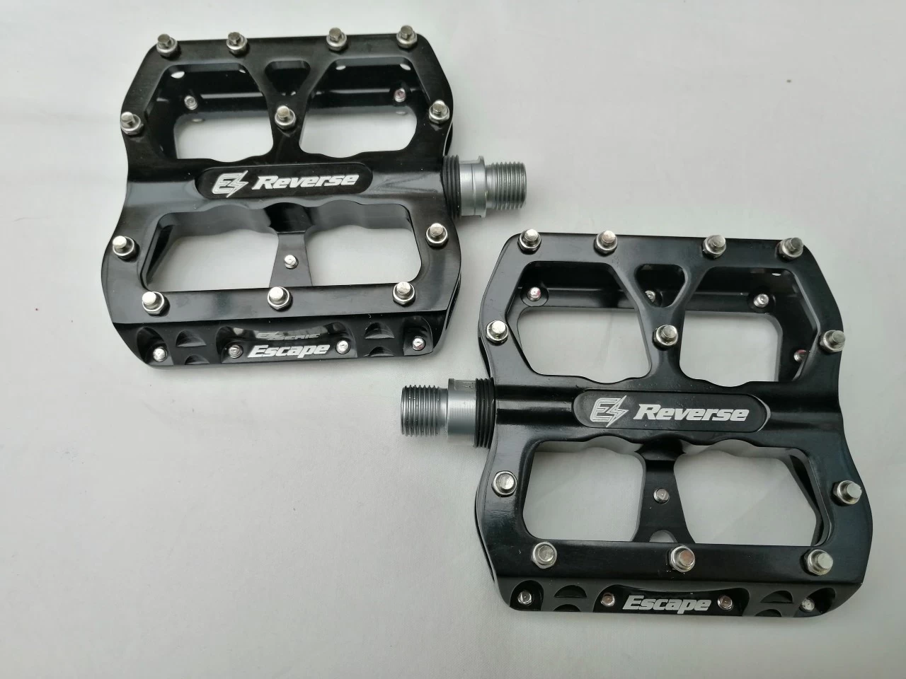 REVERSE E-MTB Pedal E-ESCAPE Mit Verstärktem Körper Black
