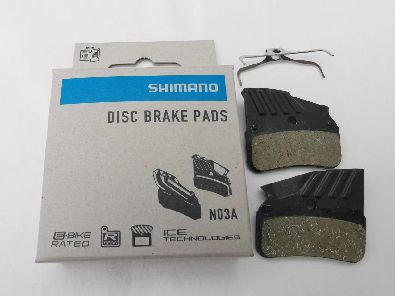 Shimano Scheibenbremsbeläge N03A Mit Kühlrippen Y1XD98010 1 Shimano Scheibenbremsbeläge N03A Mit Kühlrippen Y1XD98010