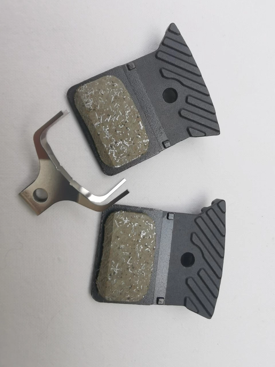 Shimano Scheibenbremsbeläge L05A-RF Mit Kühlrippen Nachfolger L03A 2 Shimano Scheibenbremsbeläge L05A-RF Mit Kühlrippen Nachfolger L03A – Bild 2