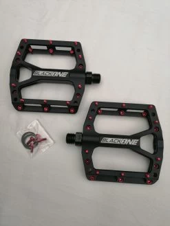 Reverse Black ONE Pedal Black-red
