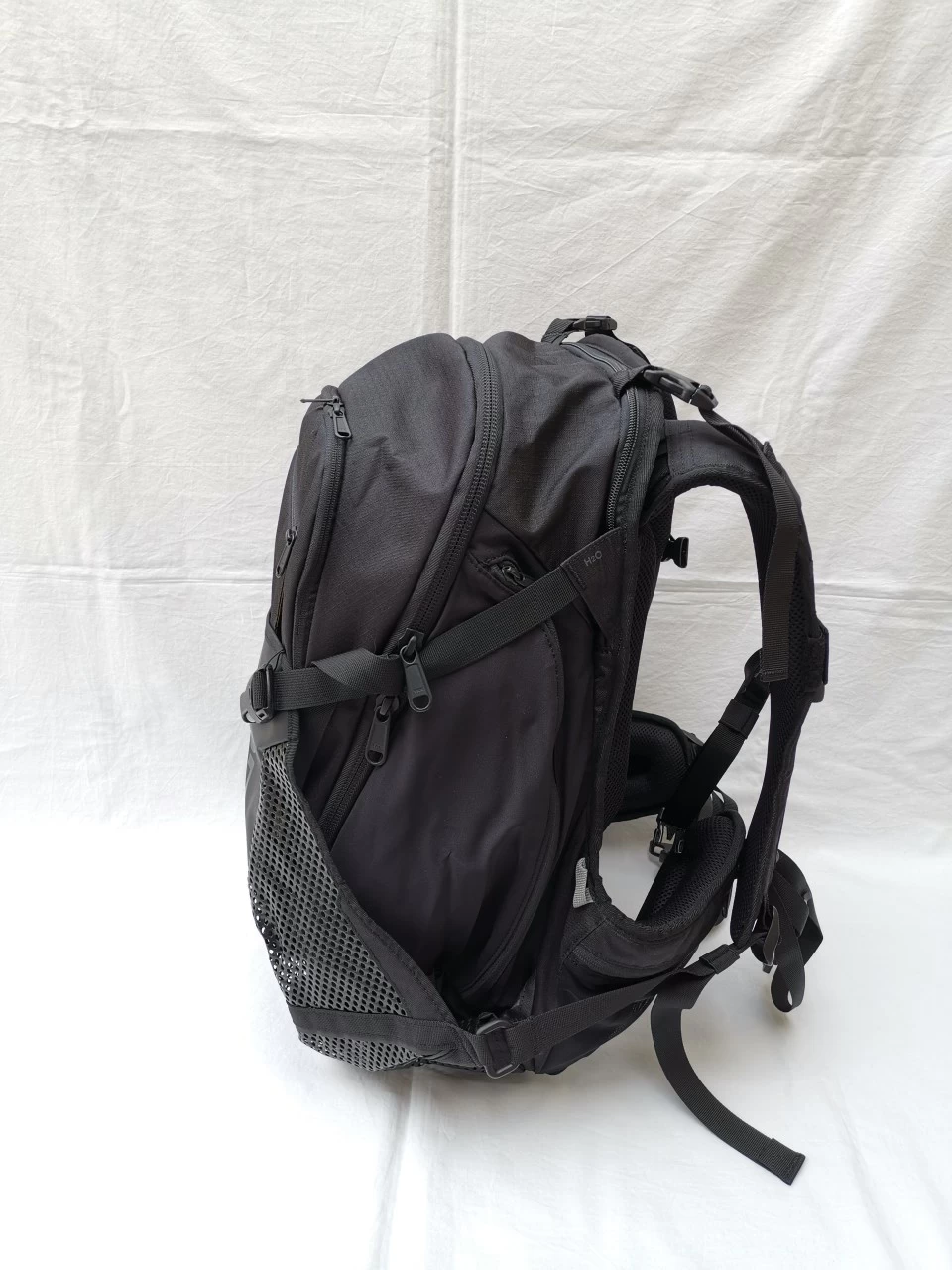 Ergon BX4 Evo Stealth 30 Liter Fahrradrucksack Schwarz 2 Ergon BX4 Evo Stealth 30 Liter Fahrradrucksack Schwarz – Bild 2