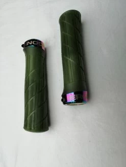 Ergon GE1 Evo Slim Oil Slick Lenker Griffe -Bestes Fahrradteile Geschäft ge1 oil gr n 1280x1280 1